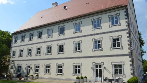 Schloss Dellmensingen PaXretro Denkmalfenster mit Bleisprossen